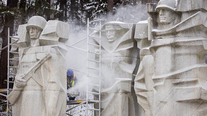 Ξεκίνησε η κατεδάφιση του μεγαλύτερου αντιφασιστικού μνημείου στο Βίλνιους