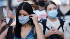 «Δεν έχουμε δώσει εντολή να βγάλουμε τις μάσκες...» δήλωσε μέλος της Επιτροπής...