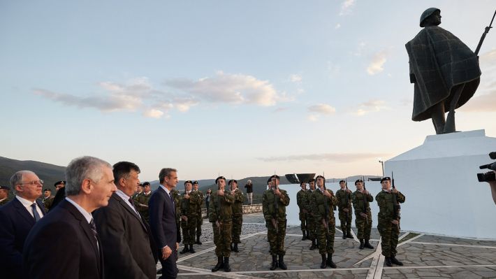 ΚΥΡΙΑΚΟΣ ΜΗΤΣΟΤΑΚΗΣ: Μήνυμα «έναντι κάθε επιβουλής», αλλά και όρκοι πίστης στην ευρωατλαντική «σταθερότητα» και «συνεργασία»