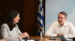 Βάζει πλώρη για την αντιδραστική αξιολόγηση στο δημόσιο