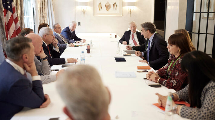 ΚΥΡ. ΜΗΤΣΟΤΑΚΗΣ: Διαφημίζει στους «εταίρους» την ελληνική εμπλοκή στον πόλεμο