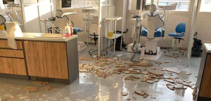 ΑΠΘ: Αίθουσες πλημμυρίζουν, ταβάνια πέφτουν αλλά τουλάχιστον.… υπάρχουν ΜΑΤ