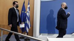 Κυβέρνηση: Ματαίωση εκδηλώσεων και μάσκα παντού. Ούτε τώρα μέτρα θωράκισης του ΕΣΥ