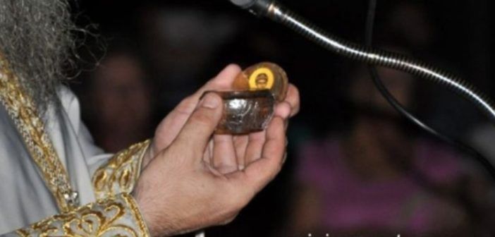  Αγρίνιο: Πιστοί προσκύνησαν κάστανο που είχε βράσει ο Παΐσιος