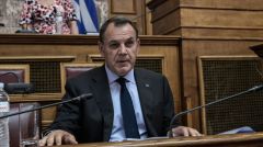 Στην εξέδρα