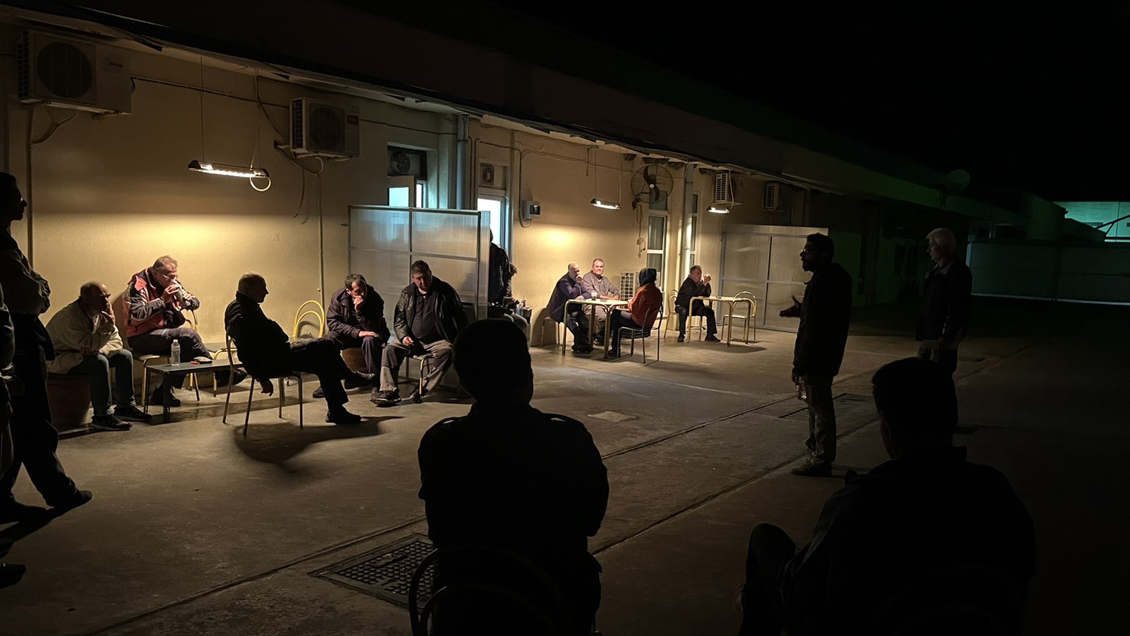 Περιοδεία κλιμακίου του ΚΚΕ στους εργαζόμενους της κλωστοϋφαντουργίας «Βαρβαρέσος»
