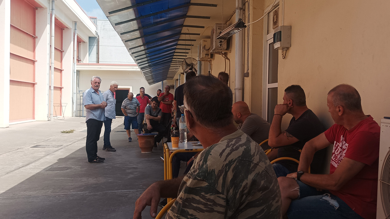Περιοδεία του ΠΑΜΕ στο εργοστάσιο «Βαρβαρέσος μπροστά στο συλλαλητήριο της ΔΕΘ