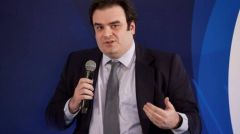 Επαναφορά της πενθήμερης αποβολής και του διαχωρισμού των απουσιών στα σχολεία, προανήγγειλε ο Πιερρακάκης