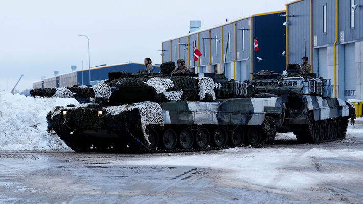 ΔΑΝΙΑ: Καταργήθηκε αργία των εργαζομένων για να χρηματοδοτηθούν οι δαπάνες για το ΝΑΤΟ!