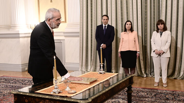 Ανέλαβε καθήκοντα ο υπηρεσιακός πρωθυπουργός Ι. Σαρμάς