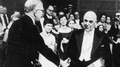 Σαν σήμερα ο Γ. Σεφέρης βραβεύεται με το Νόμπελ Λογοτεχνίας