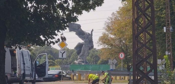 Το ΚΚΕ για την καταστροφή σοβιετικού μνημείου στη Λετονία: «Κάτω τα χέρια από τα αντιφασιστικά μνημεία της Ευρώπης!»