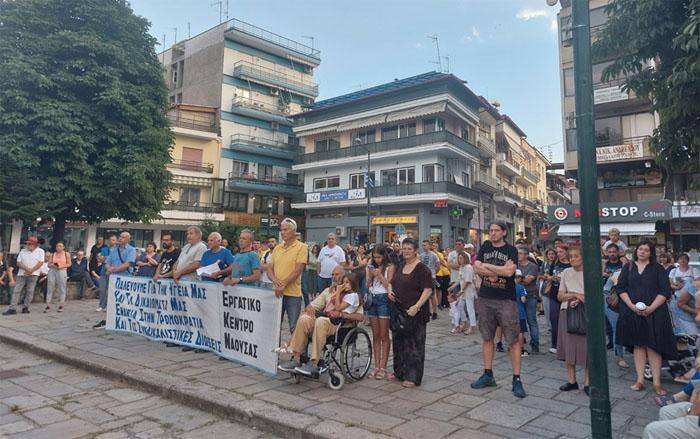 Συγκέντρωση στη Νάουσα ενάντια σε απόλυση εργαζόμενης