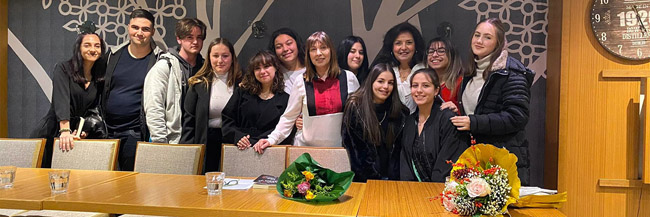 Μία αξιέπαινη προσπάθεια: Παρουσιάστηκε το βιβλίο “120+2 teenγραφήματα” του ΓΕΛ Μακροχωρίου