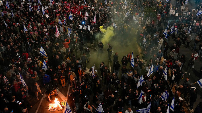 ΙΣΡΑΗΛ: Χιλιάδες διαδήλωσαν απαιτώντας να κλειστεί συμφωνία για τους ομήρους