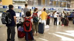 Λιγότεροι κατά 3,4 εκατομμύρια οι τουρίστες στην Ελλάδα και απώλειες 500 εκατ. ευρώ στο 11μηνο του 2022