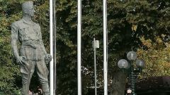 ΤΡΙΚΑΛΑ: Να μείνει στη θέση του το άγαλμα του Σαράφη σύμβολο της αντίστασης του λαού μας στο φασιστικό ζυγό!