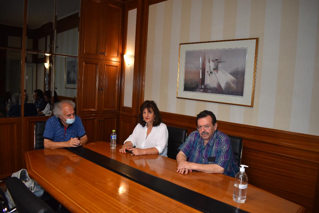 Φρόσω Καρασαρλίδου: ΑΝΙΚΑΝΗ Η ΚΥΒΕΡΝΗΣΗ ΝΑ ΠΡΟΣΤΑΤΕΥΣΕΙ ΤΟ ΕΙΣΟΔΗΜΑ ΤΩΝ ΡΟΔΑΚΙΝΟΠΑΡΑΓΩΓΩΝ