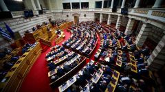 Απορρίφθηκε η πρόταση δυσπιστίας από τους κυβερνητικούς βουλευτές. Υπερψήφισε το ΚΚΕ