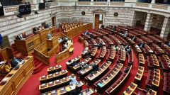 Ψηφίστηκε το νομοσχέδιο που ενισχύει τον ρόλο Δήμων και Περιφερειών ως «τροχονόμους» των επιχειρηματιών