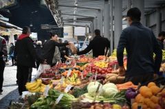 Κάνει το μαύρο άσπρο για ακρίβεια και φοροληστεία