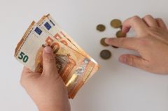 Συνεχίζεται η οικονομική αιμορραγία των λαϊκών νοικοκυριών