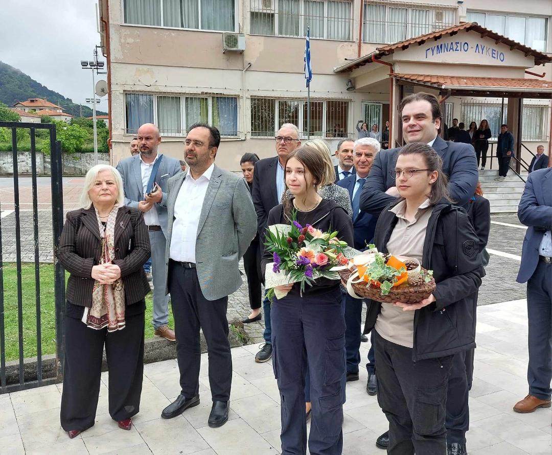 Στην παρουσίαση του Ψηφιακού Σχολείου και Ψηφιακού Φροντιστηρίου στο Γυμνάσιο-Λύκειο Ριζωμάτων ο Δήμαρχος Βέροιας