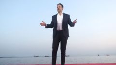 Αποκρουστικό θέαμα «αποκάλυψης» του πλούτου του