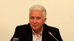 Στηρίζω το ΚΚΕ, τη μόνη πολιτική δύναμη που μπορεί να διεκδικήσει με τον λαό