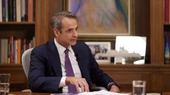 Παραποιεί προκλητικά το αποτέλεσμα των εκλογών για να «γκαζώσει» τις αντιλαϊκές αναδιαρθρώσεις