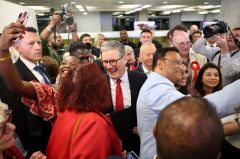 Βρετανικές εκλογές: Θρίαμβος για τον Κιρ Στάρμερ και τους Εργατικούς . Ξανά στην εξουσία μετά από 14 χρόνια