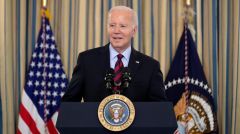 Αυξάνονται οι πιέσεις στον Τζο Μπάιντεν να εγκαταλείψει την κούρσα των προεδρικών εκλογών