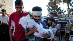 Νέες πολύνεκρες επιδρομές στη Δυτική Όχθη. Το Ισραήλ επιτέθηκε σε ανθρωπιστικό κομβόι στη Γάζα