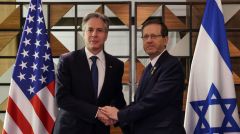 Στο Ισραήλ ο Μπλίνκεν ενώ συνεχίζεται η σφαγή του Παλαιστινιακού λαού