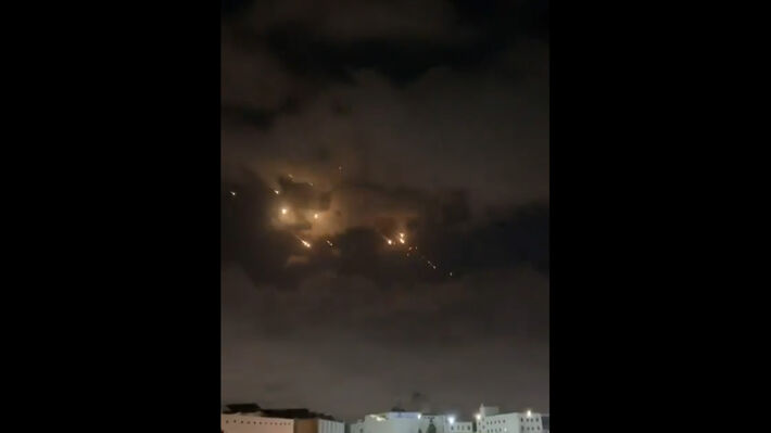 Σε εξέλιξη πυραυλική επίθεση του Ιράν στο Ισραήλ