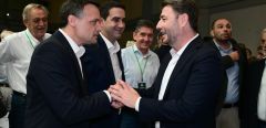 Επανεκλογή Ανδρουλάκη στο «τιμόνι» του ΠΑΣΟΚ