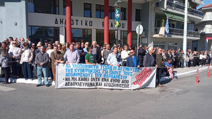 ΣΩΜΑΤΕΙΟ ΕΡΓΑΖΟΜΕΝΩΝ ΒΑΡΒΑΡΕΣΟΥ: Πραγματοποίησαν παρέμβαση στην παρέλαση της Νάουσας για την υπεράσπιση των δίκαιων αιτημάτων τους!