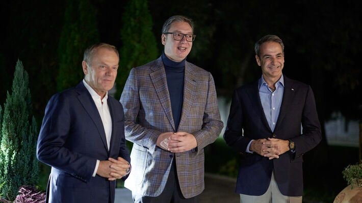 ΚΥΒΕΡΝΗΣΗ: Μπροστάρισσα σε βρώμικα σχέδια από Δυτικά Βαλκάνια μέχρι Ουκρανία