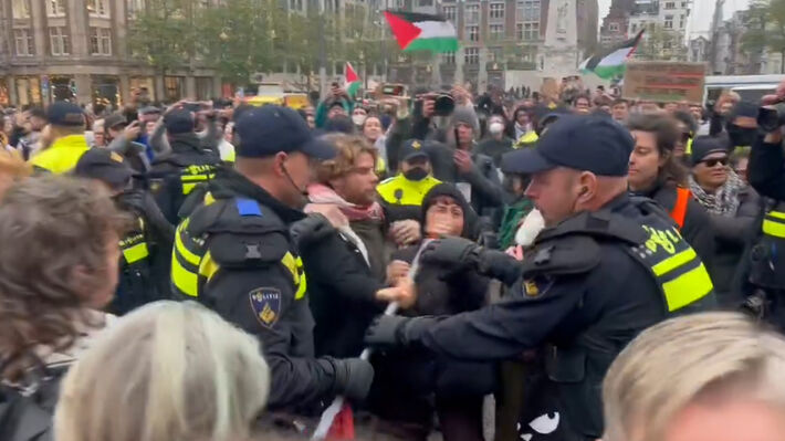 ΟΛΛΑΝΔΙΑ: Η αστυνομία χτύπησε διαδήλωση υπέρ του παλαιστινιακού λαού στο Άμστερνταμ