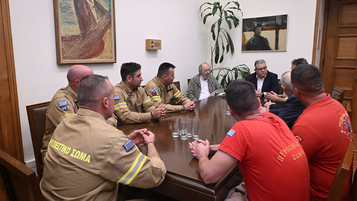 ΔΗΜΗΤΡΗΣ ΚΟΥΤΣΟΥΜΠΑΣ: Συνάντηση με αντιπροσωπεία εποχικών και συμβασιούχων πυροσβεστών