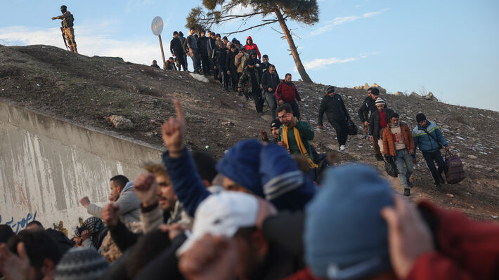 Ευρωπαϊκές χώρες «παγώνουν» τις διαδικασίες εξέτασης αιτημάτων ασύλου από Σύρους πρόσφυγες