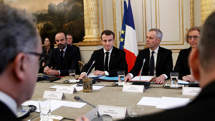 «ΦΟΥΝΤΩΝΟΥΝ» ΤΑ ΠΑΖΑΡΙΑ ΚΑΙ ΟΙ ΔΙΕΡΓΑΣΙΕΣ ΣΤΗ ΓΑΛΛΙΑ