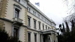 Ανάβει η κοκορομαχία για το ποιος εκφράζει «συναίνεση» στην αντιλαϊκή πολιτική