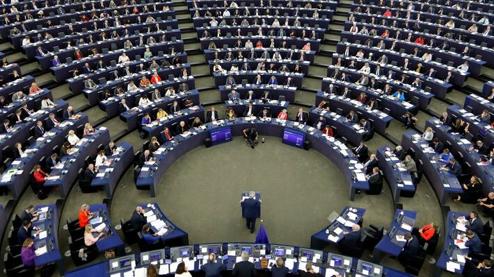 ΕΥΡΩΚΟΙΝΟΒΟΥΛΕΥΤΙΚΗ ΟΜΑΔΑ ΤΟΥ ΚΚΕ: Ο αντικομμουνισμός, η παραχάραξη της Ιστορίας και το πολεμικό ντελίριο των αστικών τάξεων και των ιμπεριαλιστικών ενώσεών τους δεν θα περάσουν!