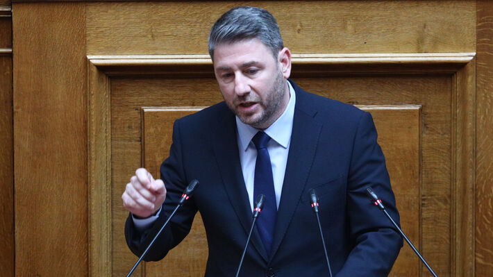 Αγωνιούν τα κόμματα της αμαρτωλής σοσιαλδημοκρατίας για την απώλεια της «εμπιστοσύνης» του λαού στο σάπιο αστικό κράτος