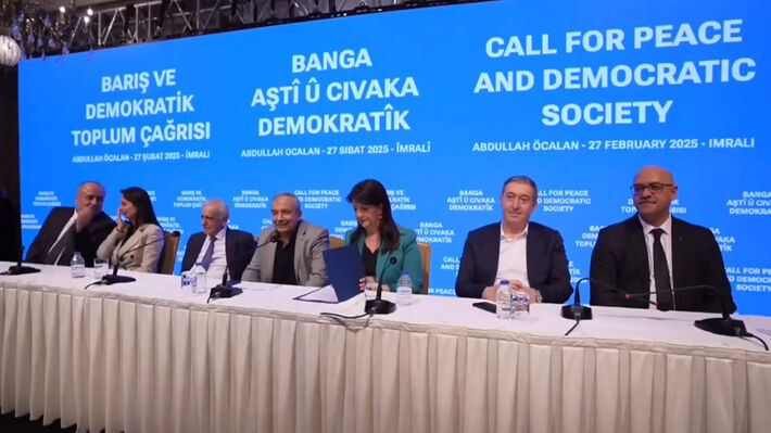 Ο Οτσαλάν κάλεσε το PKK να καταθέσει τα όπλα και να αυτοδιαλυθεί