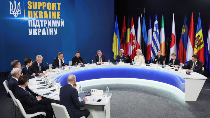 ΕΥΡΩΠΑΪΚΗ ΕΝΩΣΗ: Αυξάνει τη στήριξη στο καθεστώς Ζελένσκι προσδοκώντας σε μερτικό από την λεία και εντείνει την πολεμική προετοιμασία