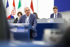 ΕΡΩΤΗΣΗ κ. ΜΑΝΙΑΤΗ ΓΙΑ ΤΙΣ ΕΞΑΓΩΓΕΣ ΚΟΜΠΟΣΤΑΣ ΣΤΙς Η.Π.Α