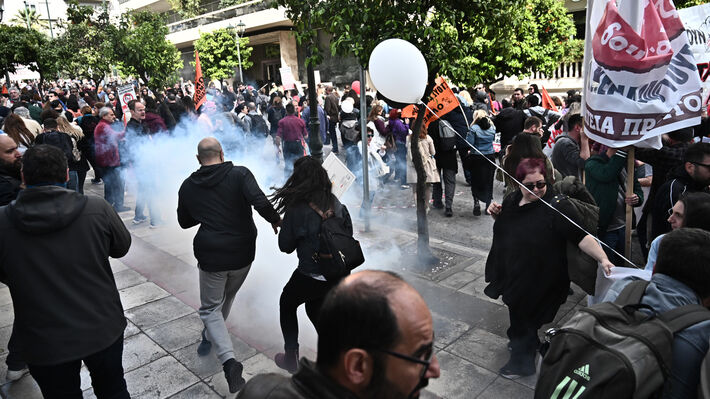 ΠΑΜΕ: Καταγγέλλει την απαράδεκτη καταστολή με χημικά της μεγάλης πανελλαδικής κινητοποίησης των εκπαιδευτικών