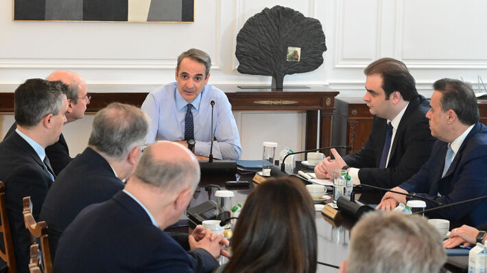 ΚΥΒΕΡΝΗΣΗ ΝΔ: «Έτοιμη» να αντιμετωπίσει τις «προκλήσεις» για το ελληνικό κεφάλαιο από τους δασμούς και να σερβίρει στο λαό το «λογαριασμό»